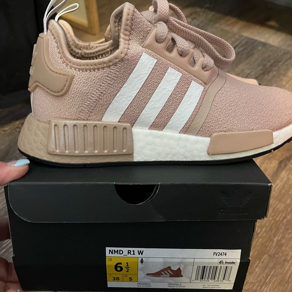 ADIDAS NMD R1 women 6 1/2